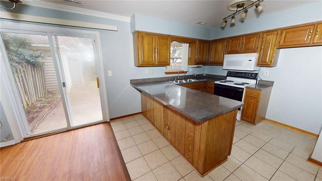 2642 Meadows LNDG, Chesapeake, VA 23321