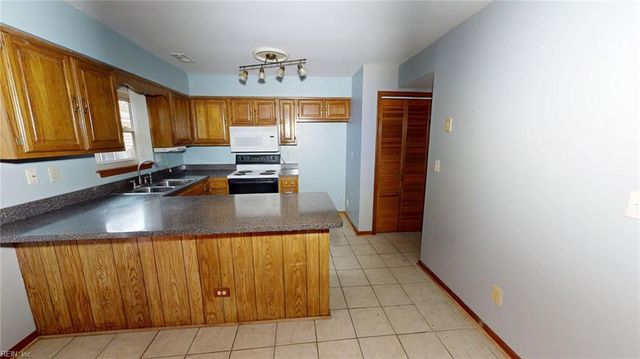 2642 Meadows LNDG, Chesapeake, VA 23321