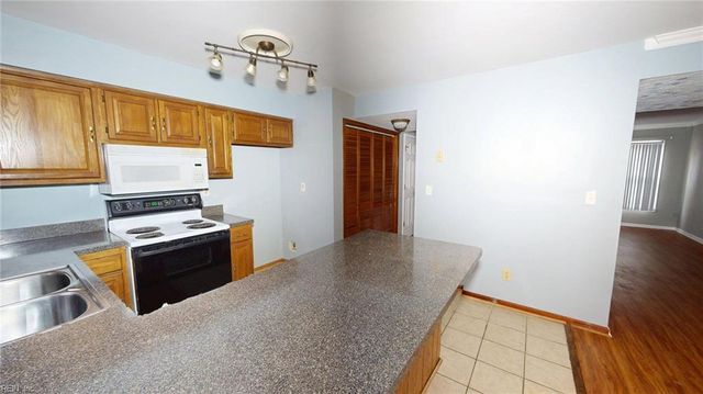 2642 Meadows LNDG, Chesapeake, VA 23321