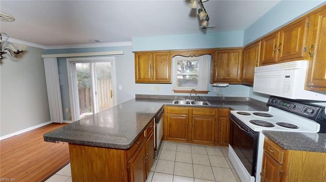 2642 Meadows LNDG, Chesapeake, VA 23321