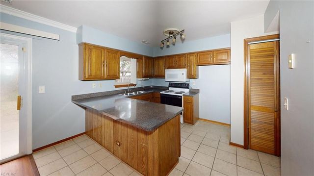 2642 Meadows LNDG, Chesapeake, VA 23321