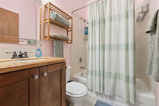 637 NW 4TH STREET, Gainesville, FL 32601