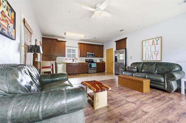 637 NW 4TH STREET, Gainesville, FL 32601