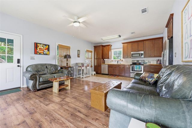 637 NW 4TH STREET, Gainesville, FL 32601