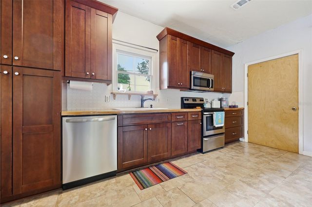 637 NW 4TH STREET, Gainesville, FL 32601