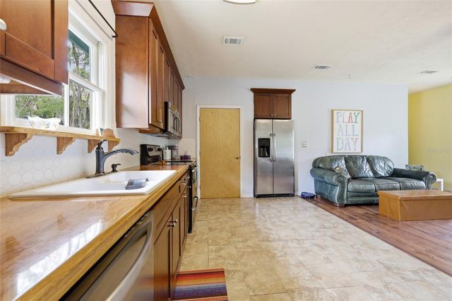 637 NW 4TH STREET, Gainesville, FL 32601