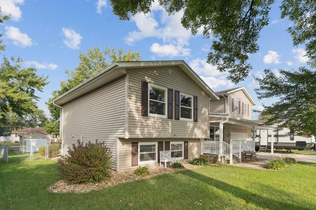 860 Juniper Drive, Waterloo, IA 50702