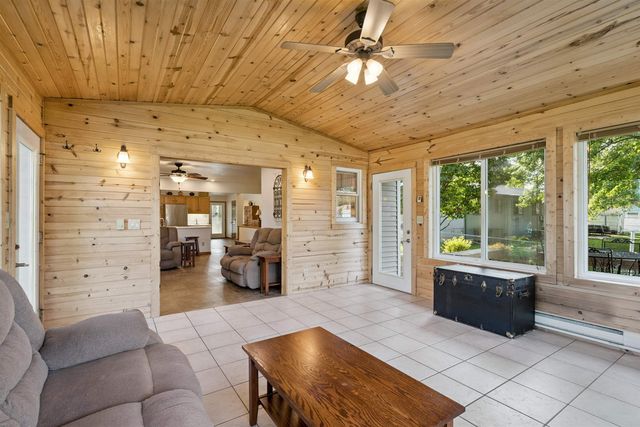 860 Juniper Drive, Waterloo, IA 50702