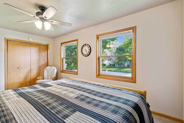 860 Juniper Drive, Waterloo, IA 50702