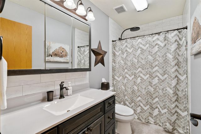 860 Juniper Drive, Waterloo, IA 50702