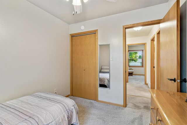 860 Juniper Drive, Waterloo, IA 50702