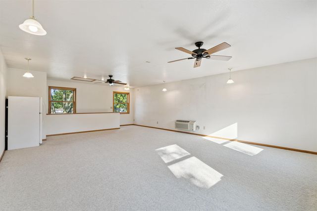 860 Juniper Drive, Waterloo, IA 50702