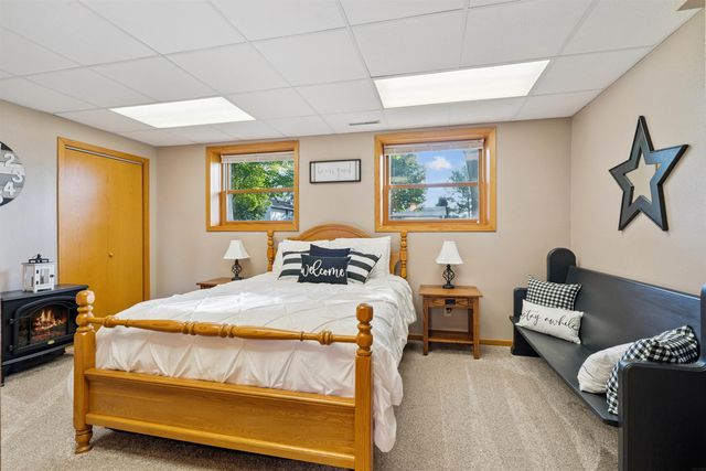 860 Juniper Drive, Waterloo, IA 50702