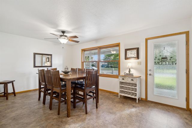 860 Juniper Drive, Waterloo, IA 50702