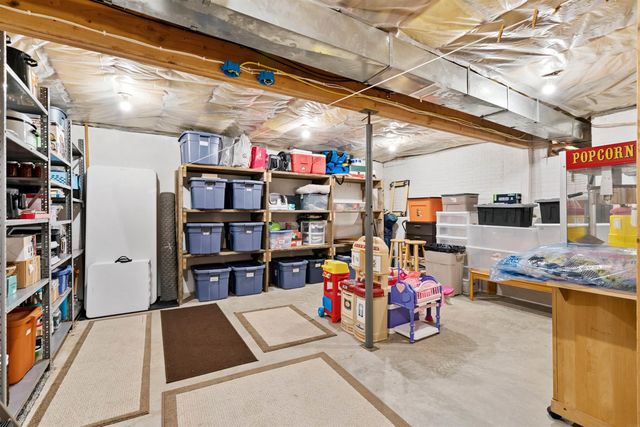 860 Juniper Drive, Waterloo, IA 50702