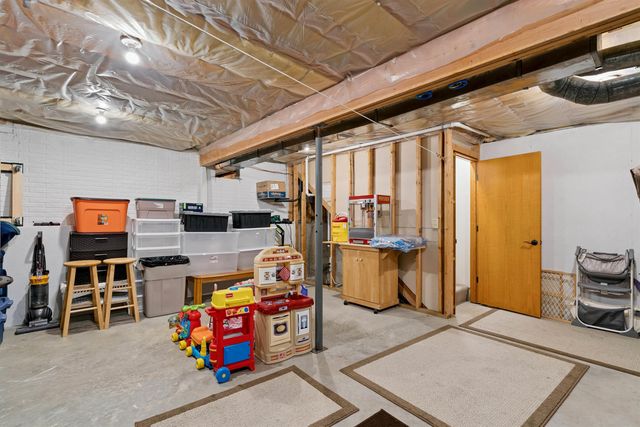 860 Juniper Drive, Waterloo, IA 50702