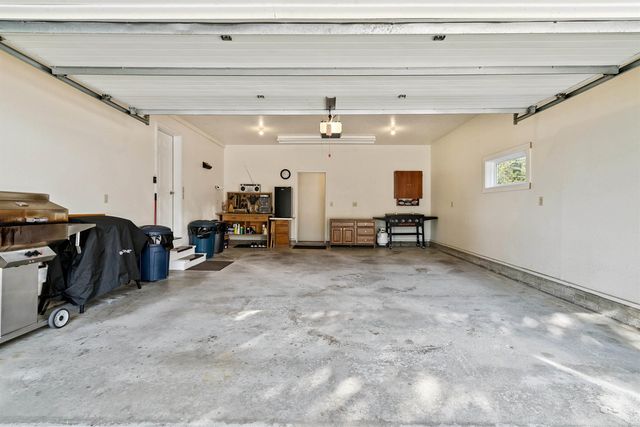 860 Juniper Drive, Waterloo, IA 50702