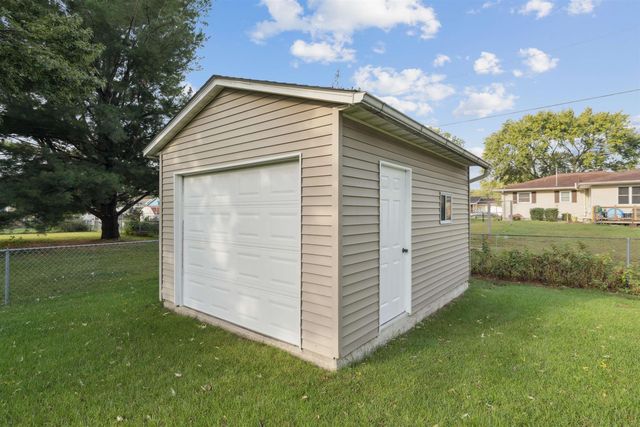 860 Juniper Drive, Waterloo, IA 50702