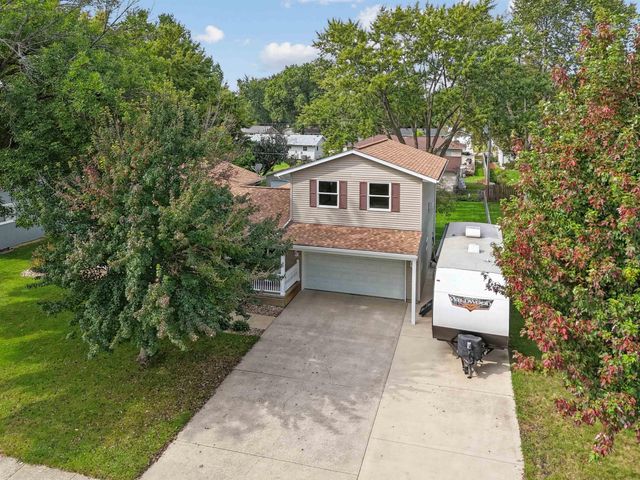 860 Juniper Drive, Waterloo, IA 50702