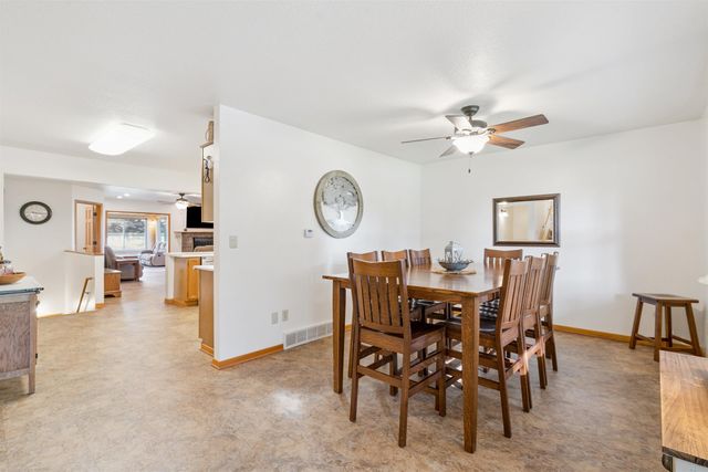 860 Juniper Drive, Waterloo, IA 50702