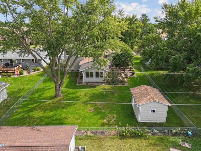 860 Juniper Drive, Waterloo, IA 50702