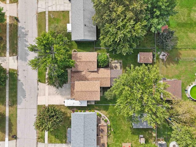 860 Juniper Drive, Waterloo, IA 50702