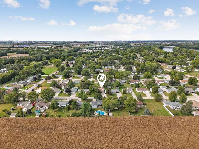 860 Juniper Drive, Waterloo, IA 50702