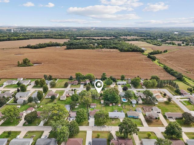 860 Juniper Drive, Waterloo, IA 50702