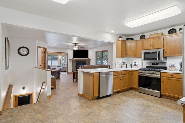 860 Juniper Drive, Waterloo, IA 50702