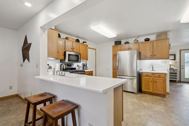 860 Juniper Drive, Waterloo, IA 50702