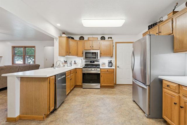 860 Juniper Drive, Waterloo, IA 50702