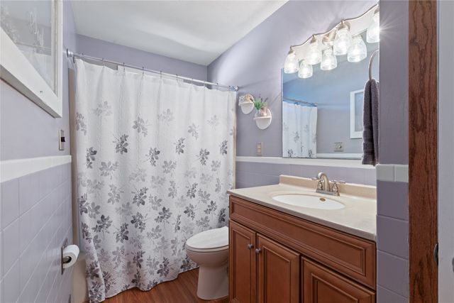 8022 Suncrest Drive, Des Moines, IA 50320