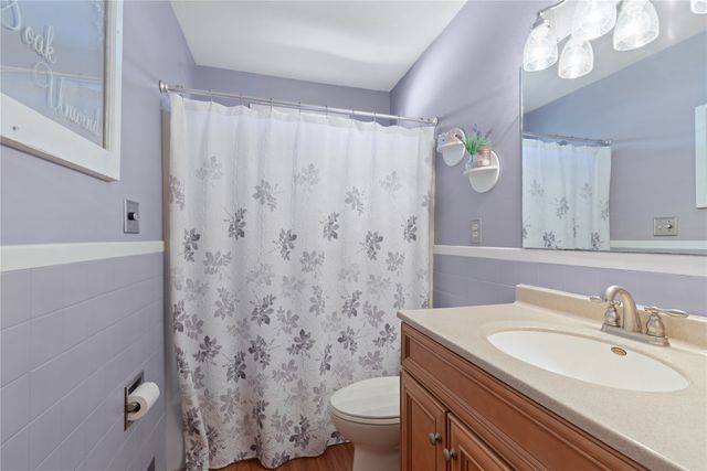 8022 Suncrest Drive, Des Moines, IA 50320