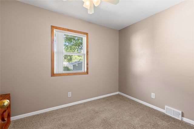 8022 Suncrest Drive, Des Moines, IA 50320
