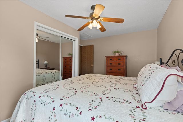8022 Suncrest Drive, Des Moines, IA 50320