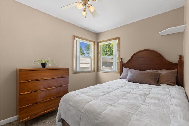8022 Suncrest Drive, Des Moines, IA 50320
