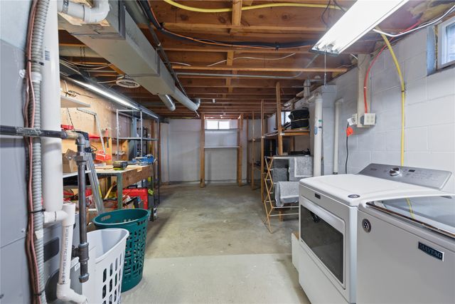 8022 Suncrest Drive, Des Moines, IA 50320