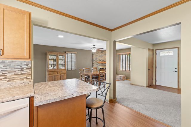 8022 Suncrest Drive, Des Moines, IA 50320