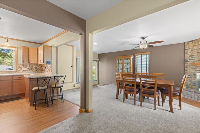 8022 Suncrest Drive, Des Moines, IA 50320