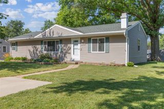 8022 Suncrest Drive, Des Moines, IA 50320