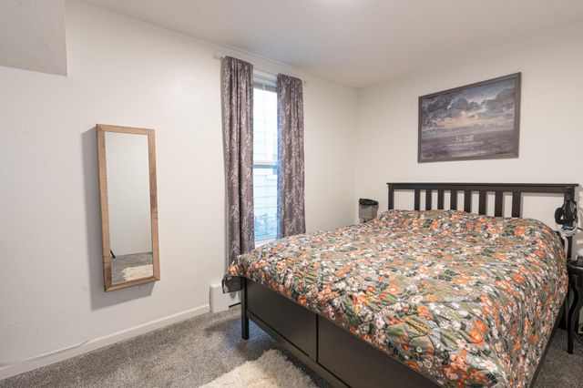 865 Thomas Avenue, Saint Paul, MN 55104