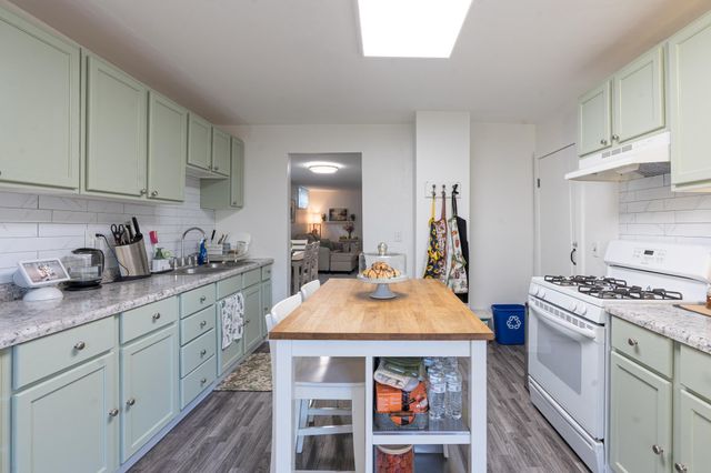 865 Thomas Avenue, Saint Paul, MN 55104