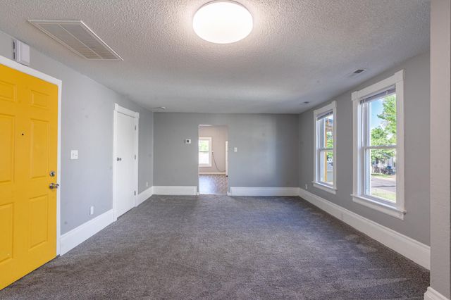 865 Thomas Avenue, Saint Paul, MN 55104