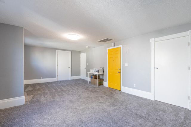 865 Thomas Avenue, Saint Paul, MN 55104