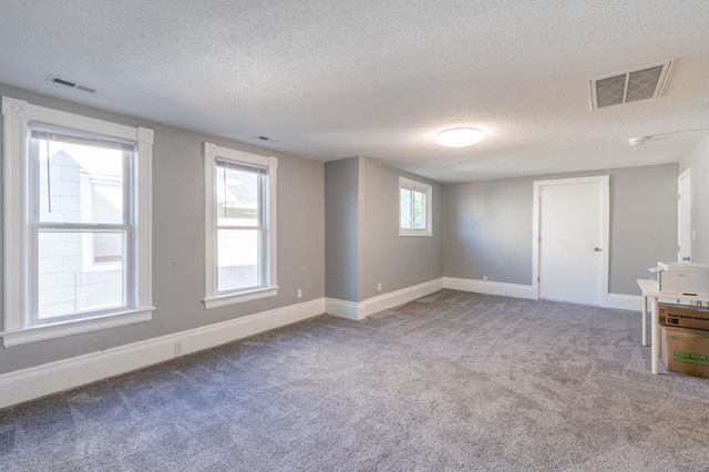 865 Thomas Avenue, Saint Paul, MN 55104