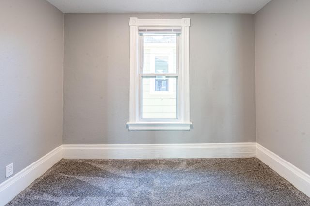 865 Thomas Avenue, Saint Paul, MN 55104