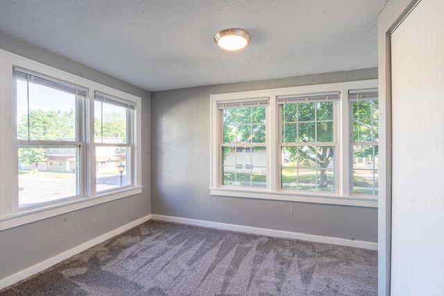 865 Thomas Avenue, Saint Paul, MN 55104