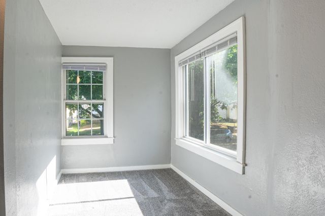 865 Thomas Avenue, Saint Paul, MN 55104