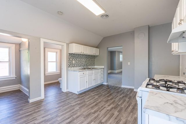 865 Thomas Avenue, Saint Paul, MN 55104