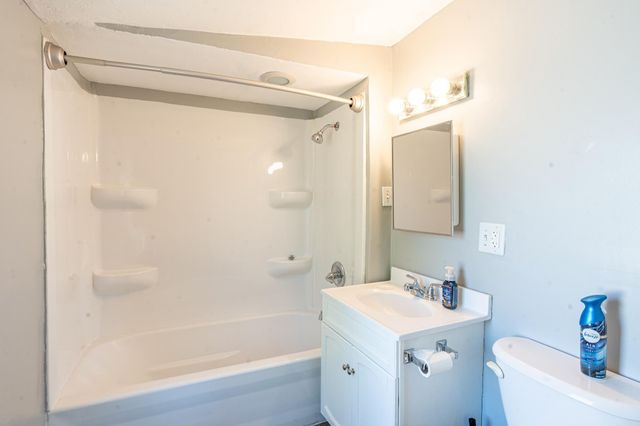 865 Thomas Avenue, Saint Paul, MN 55104